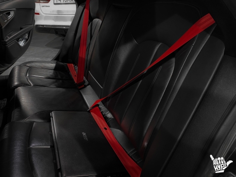 Audi A7 . Красные ремни безопасности_5