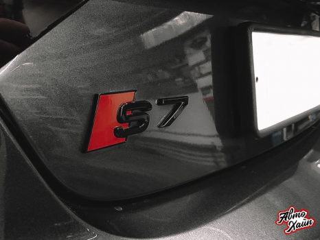 Audi S7. Антихром, оклейка фар и зеркал_4